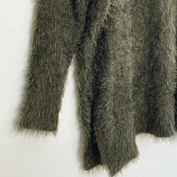 H&M Dark Green Fluffy Shaggy V Neck Sweater - Picture 2 of 7